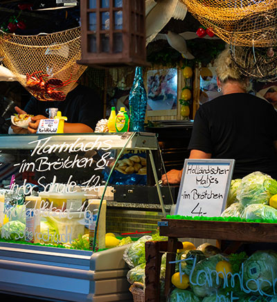 Flammlachs Immer gute Stimmung, auf und vor der Bühne.